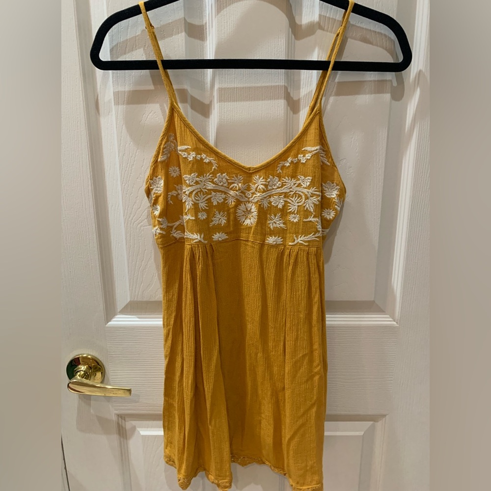 ✨5/$25✨Forever 21 spaghetti strap summer top size medium